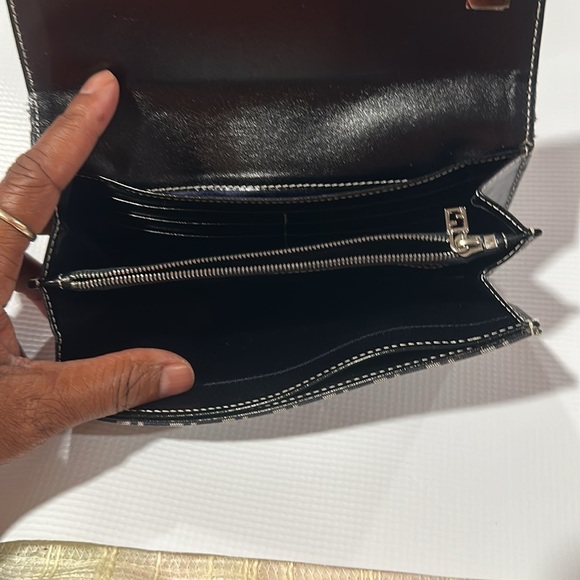 Fendi authentic with code - Picture 4 of 9